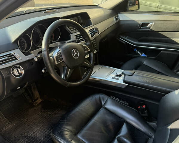 Серый Мерседес Е-Класс, объемом двигателя 2.14 л и пробегом 600 тыс. км за 10000 $, фото 2 на Automoto.ua