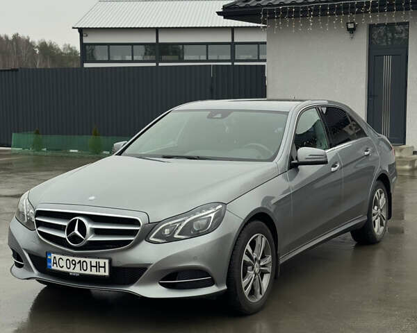 Серый Мерседес Е-Класс, объемом двигателя 2.14 л и пробегом 230 тыс. км за 18000 $, фото 1 на Automoto.ua