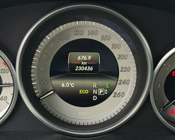 Серый Мерседес Е-Класс, объемом двигателя 2.14 л и пробегом 230 тыс. км за 18000 $, фото 19 на Automoto.ua