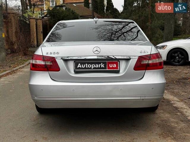 Серый Мерседес Е-Класс, объемом двигателя 2.2 л и пробегом 248 тыс. км за 12490 $, фото 7 на Automoto.ua