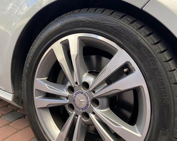 Серый Мерседес Е-Класс, объемом двигателя 1.99 л и пробегом 133 тыс. км за 19200 $, фото 12 на Automoto.ua