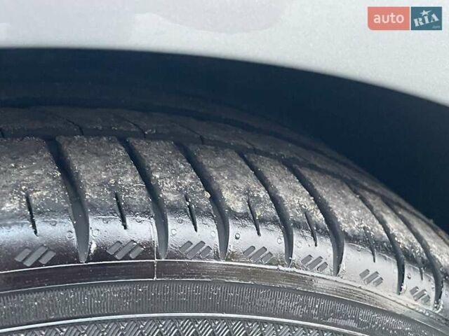 Мерседес Е-Клас 2013 у Києві на Automoto.ua Сірий Мерседес Е-Клас, об'ємом двигуна 2 л та пробігом 175 тис. км за 18490 $, фото 23 на Automoto.ua