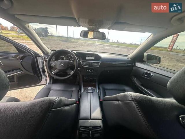 Серый Мерседес Е-Класс, объемом двигателя 2.2 л и пробегом 320 тыс. км за 12700 $, фото 9 на Automoto.ua