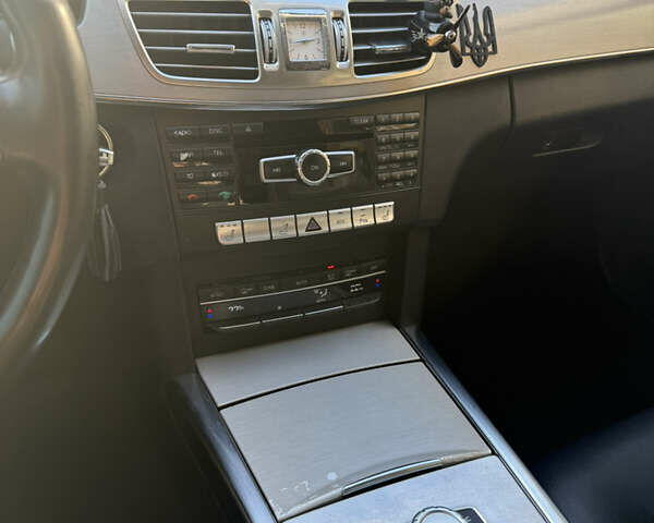 Серый Мерседес Е-Класс, объемом двигателя 2.14 л и пробегом 600 тыс. км за 10000 $, фото 4 на Automoto.ua