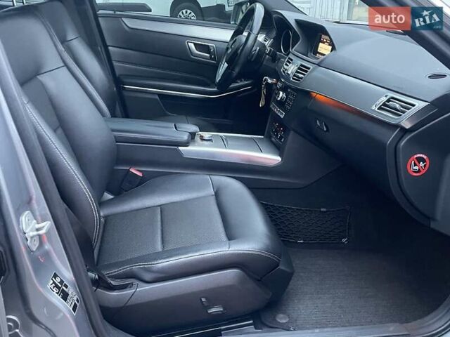 Мерседес Е-Клас 2013 у Києві на Automoto.ua Сірий Мерседес Е-Клас, об'ємом двигуна 2 л та пробігом 175 тис. км за 18490 $, фото 36 на Automoto.ua