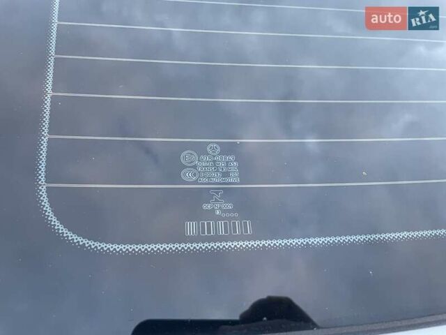 Мерседес Е-Клас 2013 у Києві на Automoto.ua Сірий Мерседес Е-Клас, об'ємом двигуна 2 л та пробігом 175 тис. км за 18490 $, фото 49 на Automoto.ua