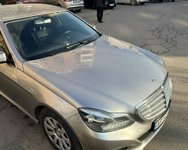 Серый Мерседес Е-Класс, объемом двигателя 2.14 л и пробегом 600 тыс. км за 10000 $, фото 3 на Automoto.ua