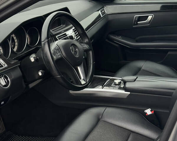 Серый Мерседес Е-Класс, объемом двигателя 2.14 л и пробегом 230 тыс. км за 18000 $, фото 9 на Automoto.ua