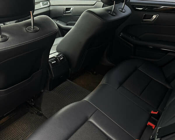 Серый Мерседес Е-Класс, объемом двигателя 2.14 л и пробегом 230 тыс. км за 18000 $, фото 18 на Automoto.ua