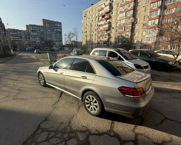 Серый Мерседес Е-Класс, объемом двигателя 2.14 л и пробегом 600 тыс. км за 10000 $, фото 10 на Automoto.ua