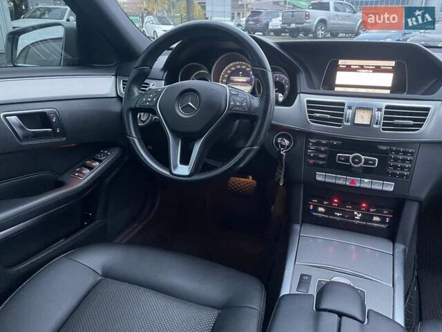 Мерседес Е-Клас 2013 у Києві на Automoto.ua Сірий Мерседес Е-Клас, об'ємом двигуна 2 л та пробігом 175 тис. км за 18490 $, фото 57 на Automoto.ua