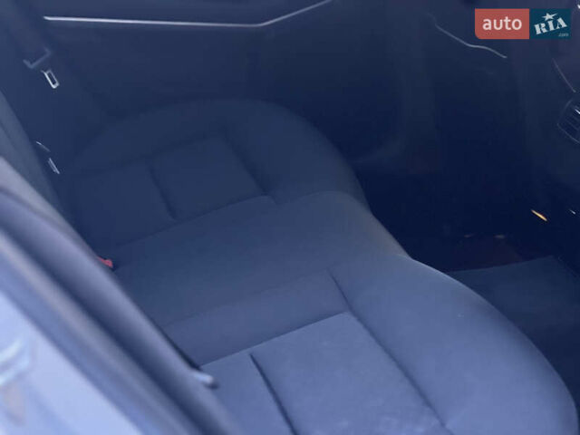 Сірий Мерседес Е-Клас, об'ємом двигуна 2.2 л та пробігом 275 тис. км за 12000 $, фото 46 на Automoto.ua
