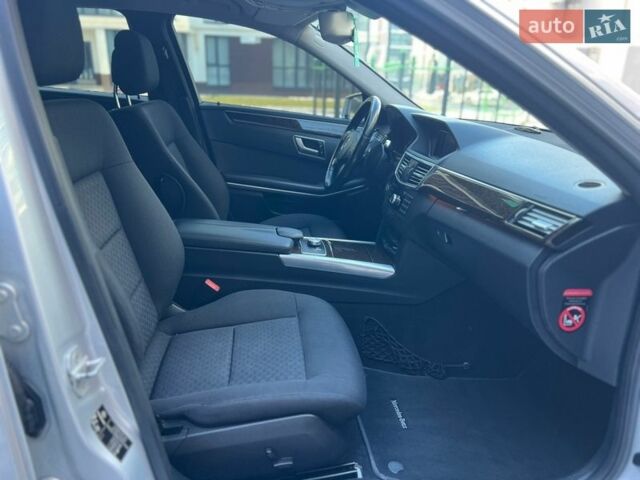 Сірий Мерседес Е-Клас, об'ємом двигуна 2.2 л та пробігом 275 тис. км за 11200 $, фото 54 на Automoto.ua