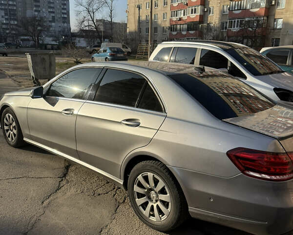Серый Мерседес Е-Класс, объемом двигателя 2.14 л и пробегом 600 тыс. км за 10000 $, фото 7 на Automoto.ua