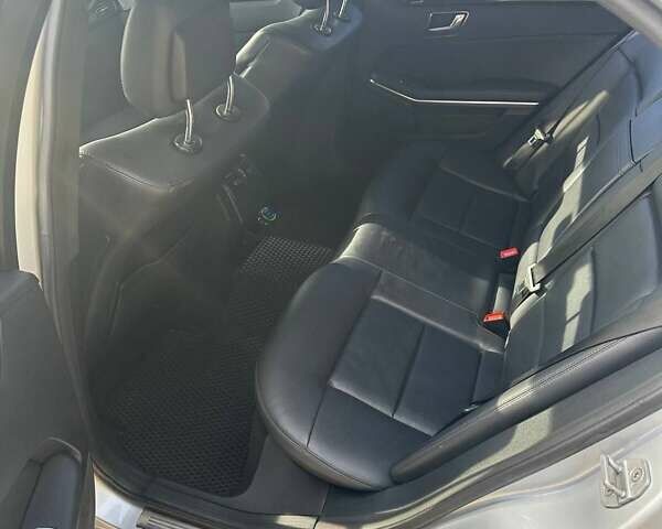 Серый Мерседес Е-Класс, объемом двигателя 2.2 л и пробегом 320 тыс. км за 12700 $, фото 6 на Automoto.ua