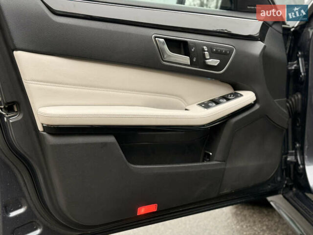 Сірий Мерседес Е-Клас, об'ємом двигуна 2.14 л та пробігом 147 тис. км за 17000 $, фото 4 на Automoto.ua