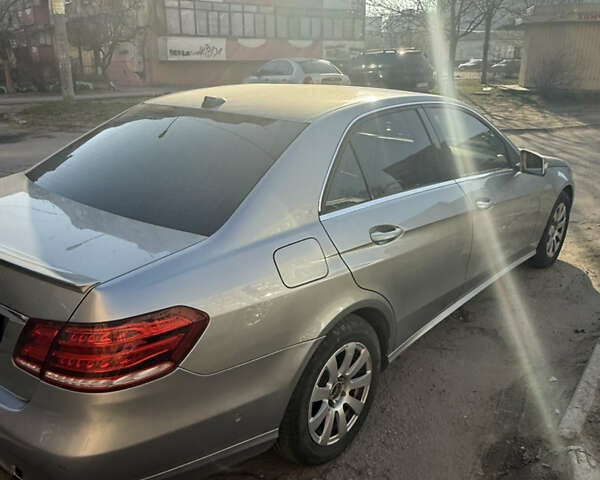 Серый Мерседес Е-Класс, объемом двигателя 2.14 л и пробегом 600 тыс. км за 10000 $, фото 9 на Automoto.ua