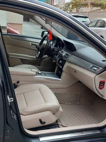 Серый Мерседес Е-Класс, объемом двигателя 2.14 л и пробегом 160 тыс. км за 17999 $, фото 6 на Automoto.ua