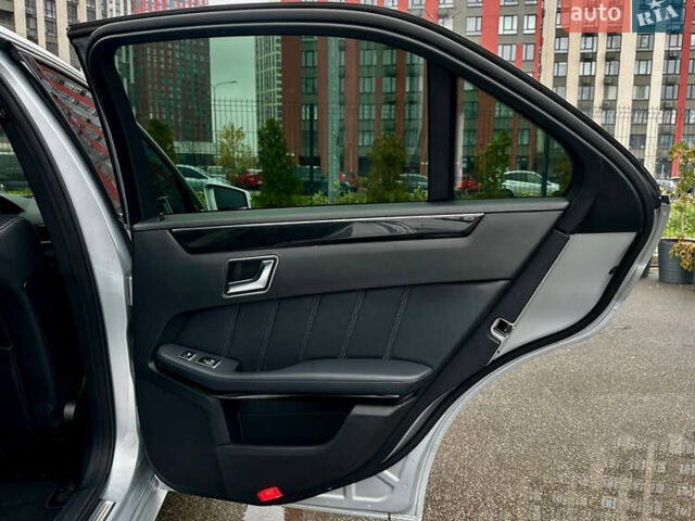 Сірий Мерседес Е-Клас, об'ємом двигуна 2 л та пробігом 91 тис. км за 20900 $, фото 41 на Automoto.ua