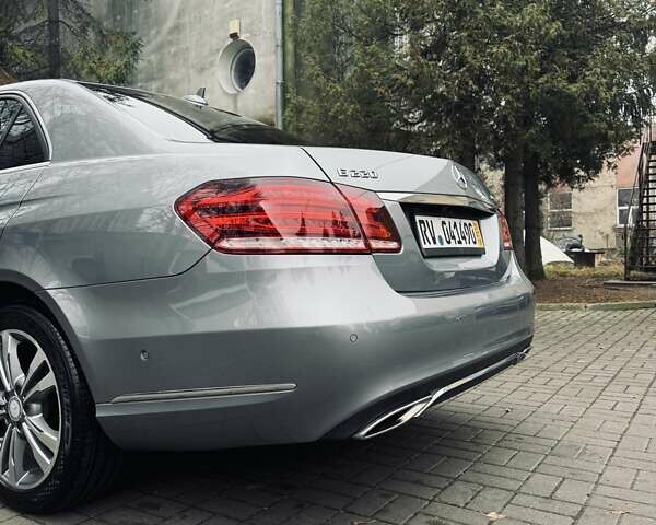 Серый Мерседес Е-Класс, объемом двигателя 2.2 л и пробегом 84 тыс. км за 22700 $, фото 2 на Automoto.ua