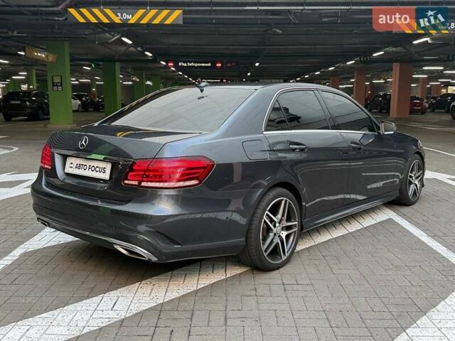 Серый Мерседес Е-Класс, объемом двигателя 2.99 л и пробегом 300 тыс. км за 22990 $, фото 5 на Automoto.ua