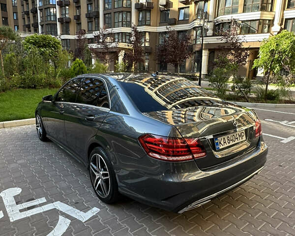 Серый Мерседес Е-Класс, объемом двигателя 3 л и пробегом 303 тыс. км за 22500 $, фото 3 на Automoto.ua