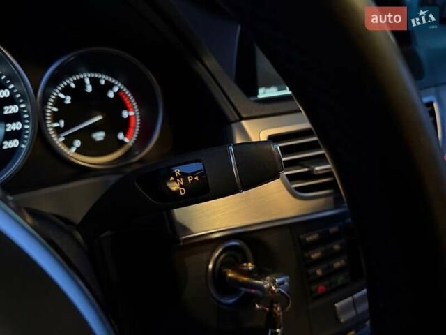Мерседес Е-Клас 2014 у Києві на Automoto.ua Сірий Мерседес Е-Клас, об'ємом двигуна 2.99 л та пробігом 300 тис. км за 24790 $, фото 16 на Automoto.ua