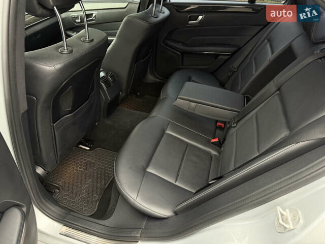 Сірий Мерседес Е-Клас, об'ємом двигуна 2.2 л та пробігом 258 тис. км за 16499 $, фото 51 на Automoto.ua