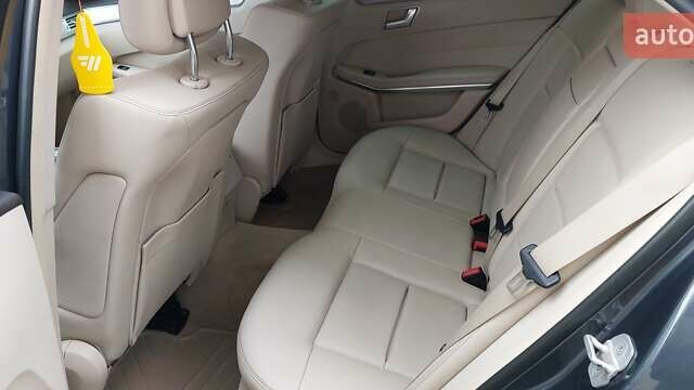 Серый Мерседес Е-Класс, объемом двигателя 2.14 л и пробегом 160 тыс. км за 17999 $, фото 8 на Automoto.ua