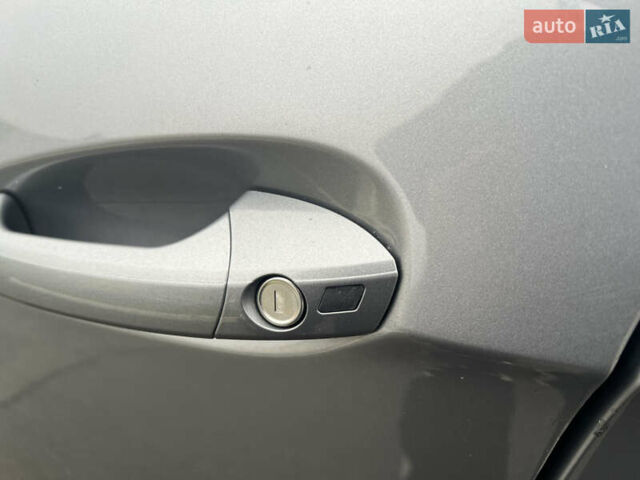 Серый Мерседес Е-Класс, объемом двигателя 2.2 л и пробегом 295 тыс. км за 18700 $, фото 26 на Automoto.ua