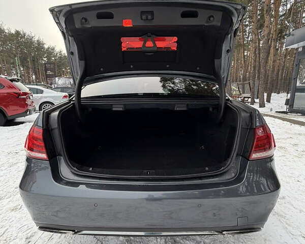 Серый Мерседес Е-Класс, объемом двигателя 2.1 л и пробегом 400 тыс. км за 12700 $, фото 10 на Automoto.ua