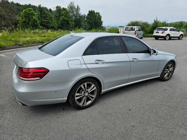 Серый Мерседес Е-Класс, объемом двигателя 2.2 л и пробегом 130 тыс. км за 4300 $, фото 2 на Automoto.ua