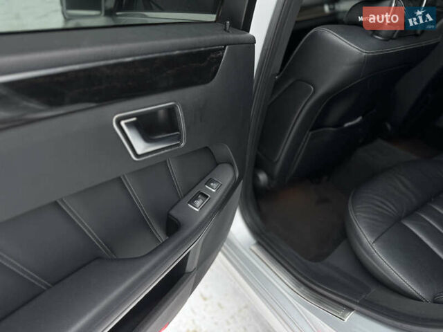 Сірий Мерседес Е-Клас, об'ємом двигуна 2.2 л та пробігом 218 тис. км за 16500 $, фото 18 на Automoto.ua