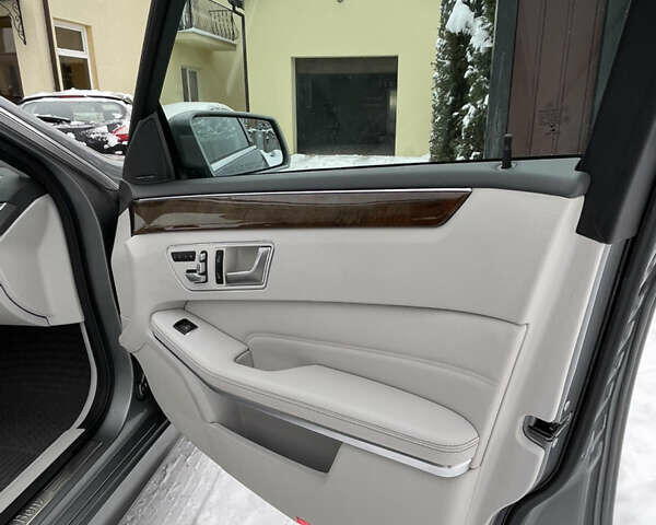 Серый Мерседес Е-Класс, объемом двигателя 2.2 л и пробегом 155 тыс. км за 18950 $, фото 20 на Automoto.ua