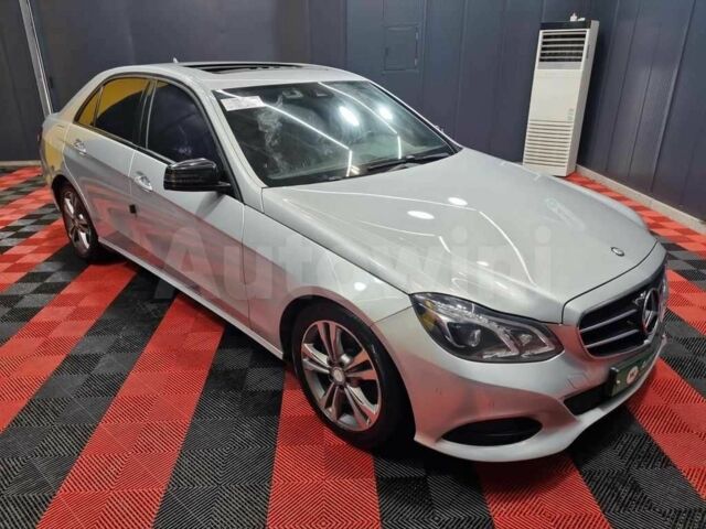 Серый Мерседес Е-Класс, объемом двигателя 2.2 л и пробегом 42 тыс. км за 10900 $, фото 2 на Automoto.ua