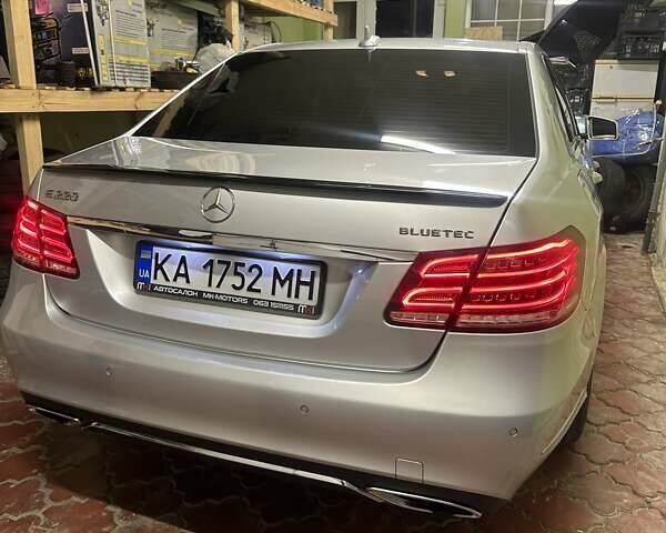 Сірий Мерседес Е-Клас, об'ємом двигуна 2.2 л та пробігом 180 тис. км за 27000 $, фото 1 на Automoto.ua