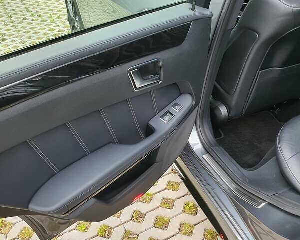 Серый Мерседес Е-Класс, объемом двигателя 3 л и пробегом 116 тыс. км за 27000 $, фото 9 на Automoto.ua