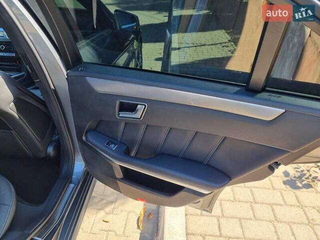 Серый Мерседес Е-Класс, объемом двигателя 3 л и пробегом 480 тыс. км за 21500 $, фото 25 на Automoto.ua