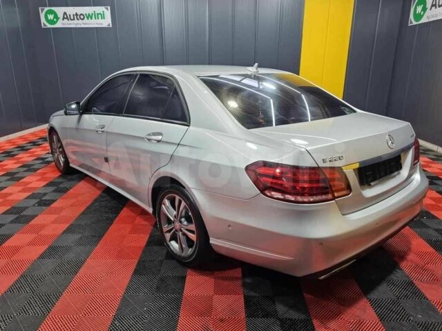 Серый Мерседес Е-Класс, объемом двигателя 2.2 л и пробегом 42 тыс. км за 10900 $, фото 3 на Automoto.ua