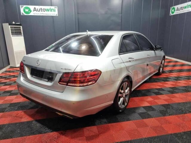 Серый Мерседес Е-Класс, объемом двигателя 2.2 л и пробегом 42 тыс. км за 10900 $, фото 5 на Automoto.ua