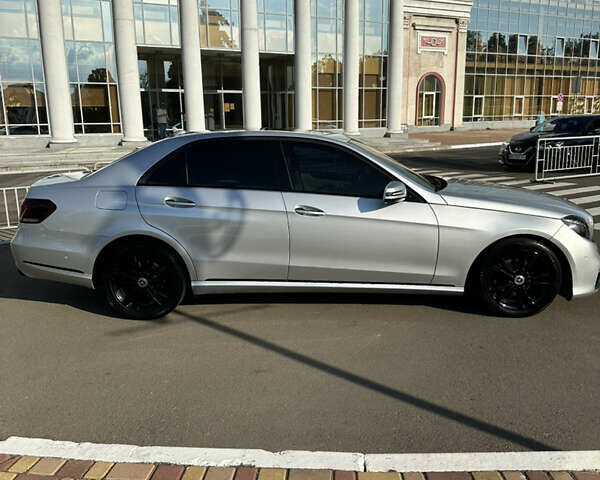 Серый Мерседес Е-Класс, объемом двигателя 2.14 л и пробегом 214 тыс. км за 18900 $, фото 2 на Automoto.ua