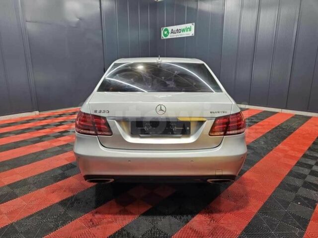 Серый Мерседес Е-Класс, объемом двигателя 2.2 л и пробегом 42 тыс. км за 10900 $, фото 4 на Automoto.ua