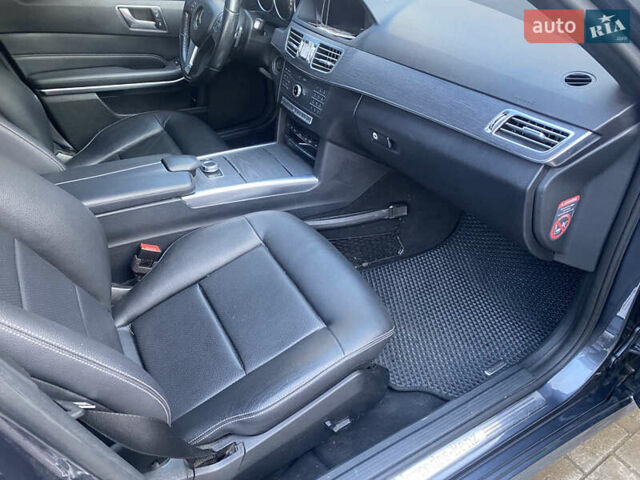 Серый Мерседес Е-Класс, объемом двигателя 2.2 л и пробегом 271 тыс. км за 16900 $, фото 19 на Automoto.ua