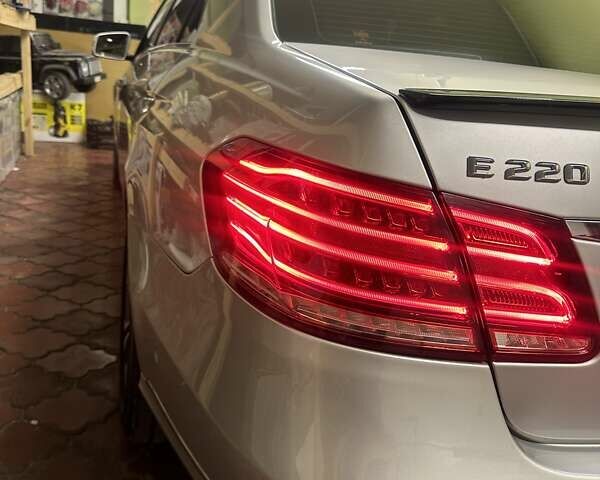 Сірий Мерседес Е-Клас, об'ємом двигуна 2.2 л та пробігом 180 тис. км за 27000 $, фото 6 на Automoto.ua