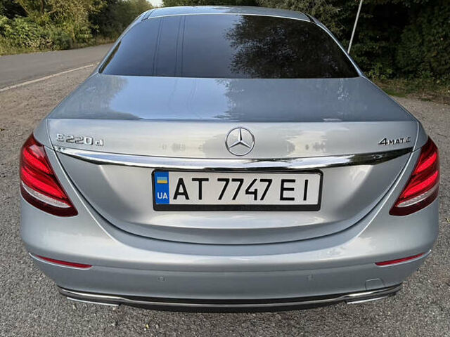 Серый Мерседес Е-Класс, объемом двигателя 2.14 л и пробегом 245 тыс. км за 28000 $, фото 12 на Automoto.ua