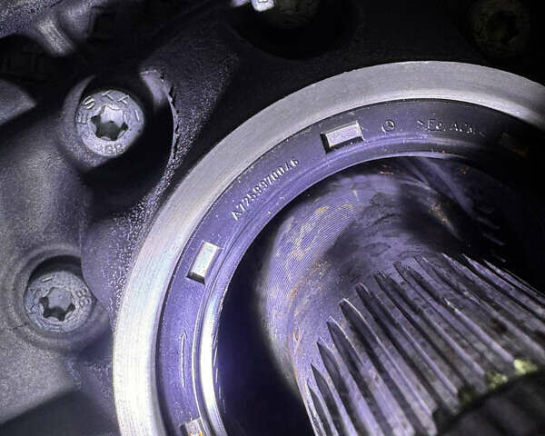 Серый Мерседес Е-Класс, объемом двигателя 2.14 л и пробегом 245 тыс. км за 28000 $, фото 21 на Automoto.ua