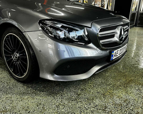 Сірий Мерседес Е-Клас, об'ємом двигуна 1.95 л та пробігом 165 тис. км за 28500 $, фото 23 на Automoto.ua