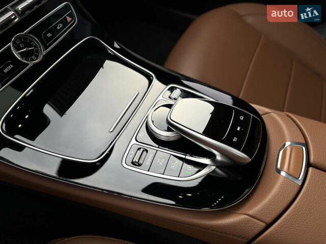 Серый Мерседес Е-Класс, объемом двигателя 3 л и пробегом 122 тыс. км за 37500 $, фото 23 на Automoto.ua