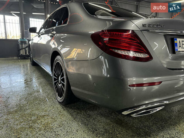 Сірий Мерседес Е-Клас, об'ємом двигуна 1.95 л та пробігом 165 тис. км за 28500 $, фото 7 на Automoto.ua