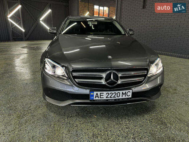Сірий Мерседес Е-Клас, об'ємом двигуна 1.95 л та пробігом 165 тис. км за 28500 $, фото 1 на Automoto.ua